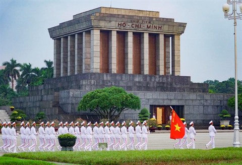 Le Mausolée de Ho Chi Minh sur la place de l'indépendance